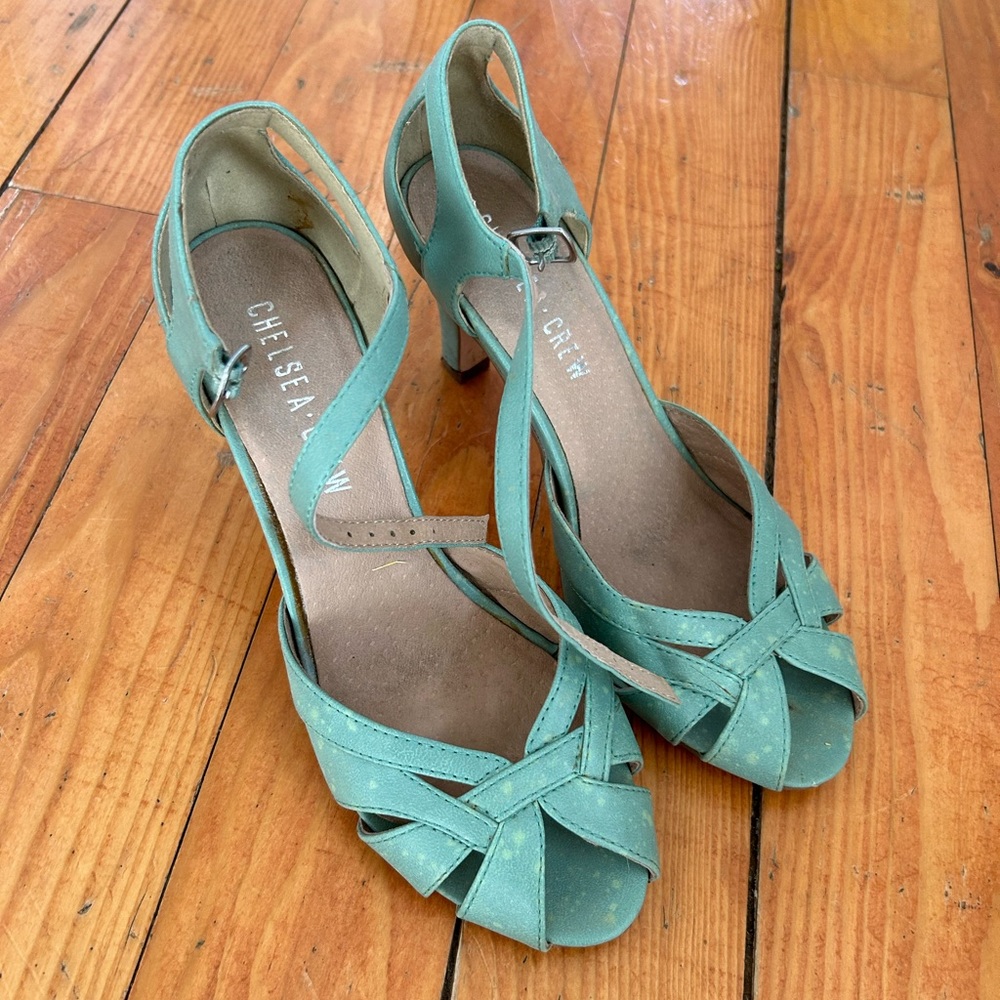 Light turquoise vintage-style pumps size 7